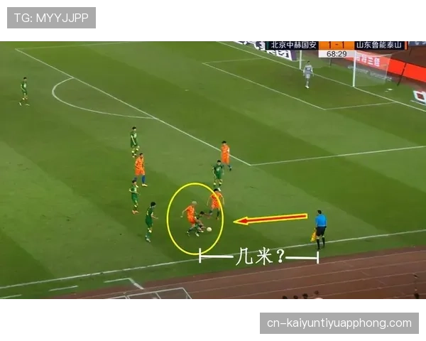 足球边裁职责详解：判罚标准与协助裁判的关键规则