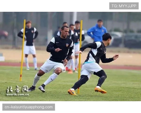 切尔西中场结构混乱，比赛节奏掌控力下降，稳定性面临考验