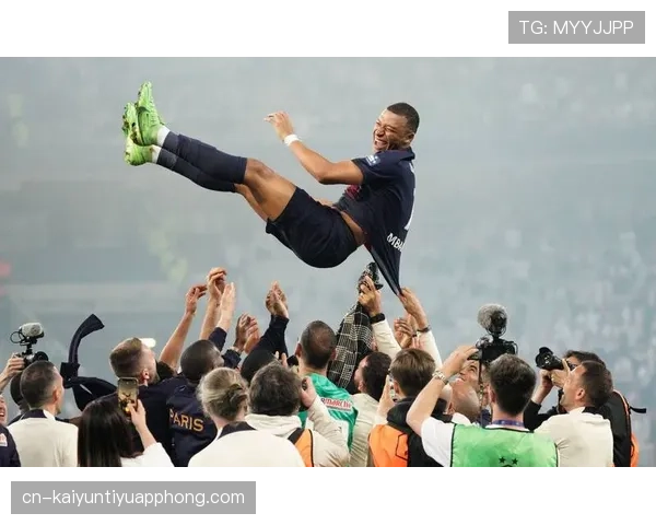 姆巴佩与梅西的战术核心角色演变及强强对话表现差异分析