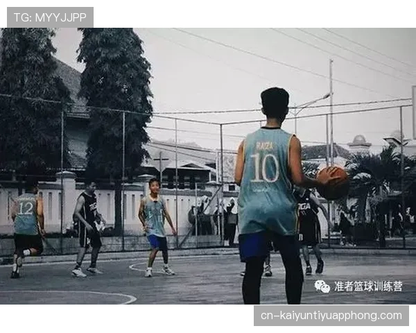 篮球比赛中带球撞人的规则界定详解
